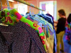 Frauenkleider Hol- und Bringtag